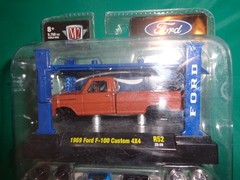 M2 Machines Model Kit 1969 Ford F100 Custom 4 x 4 Pickup R52 Die Cast 1:64