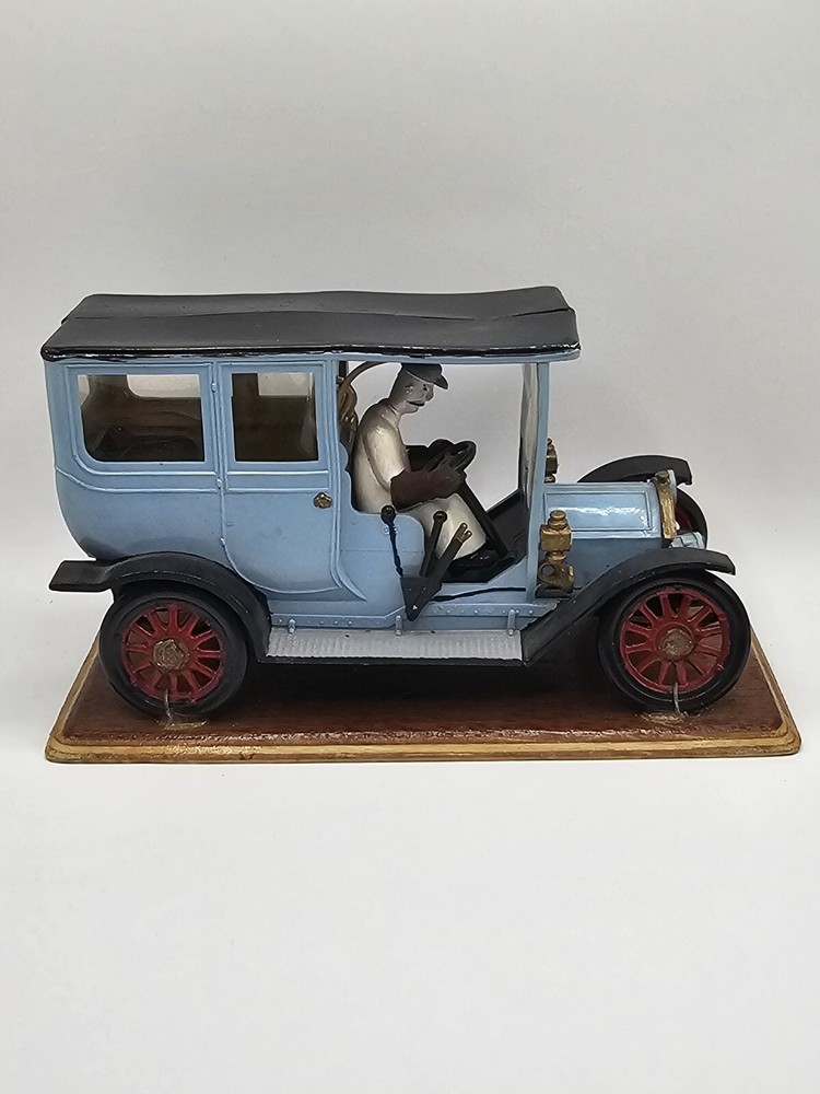 Revell Highway Pioneers Series 2- 1910 Cadillac Limousine Assembled Model w/base