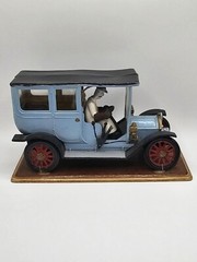 Revell Highway Pioneers Series 2- 1910 Cadillac Limousine Assembled Model w/base