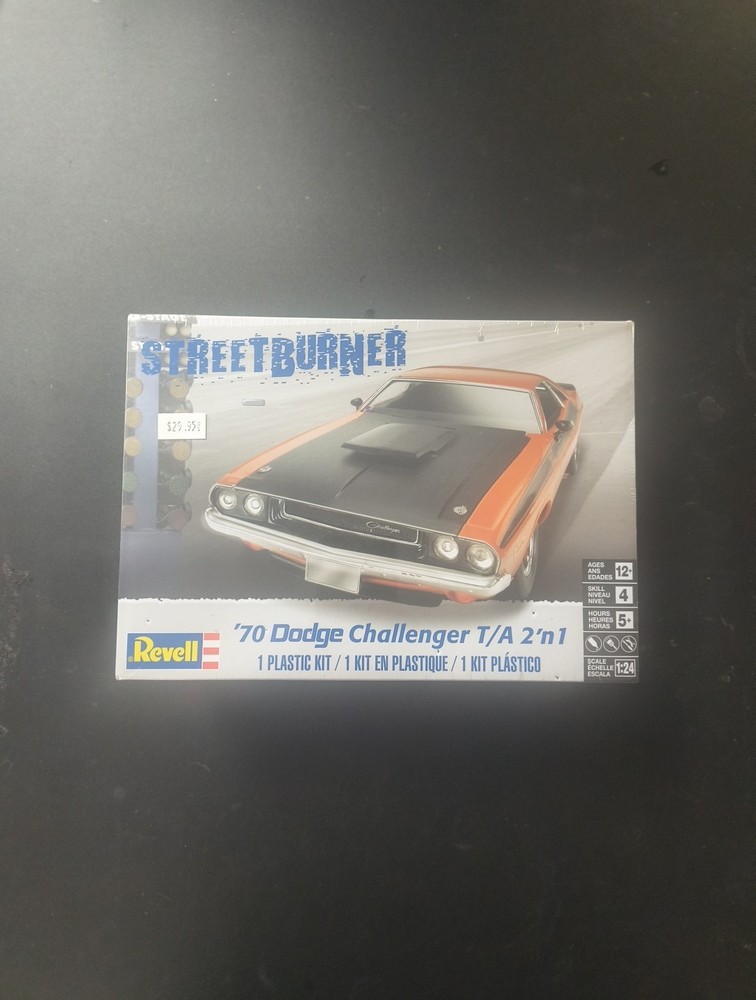 Revell 1/24 1970 Dodge Challenger Model Kit
