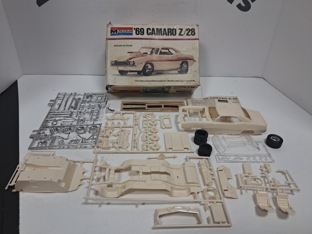 Monogram 1/24 – 1969 CAMARO Z-28 – Model Kit – 2220 – New in Box – 1977