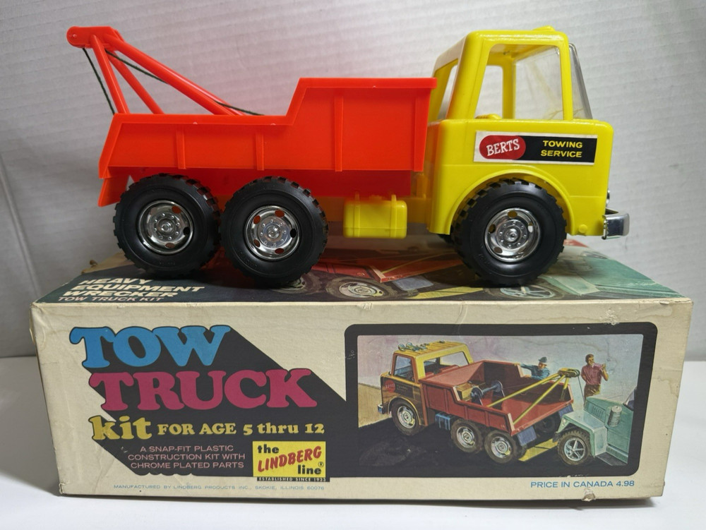 Vintage 1972 Lindberg Heavy Equipment Wrecker Tow Truck Kit w/ Original Box