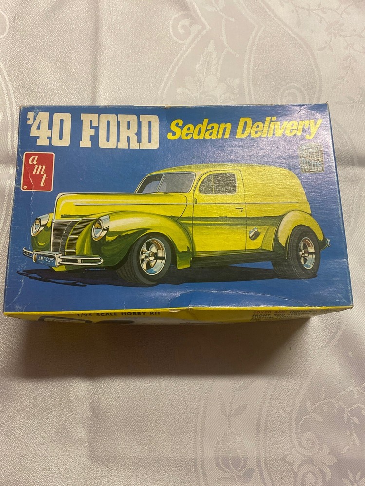 AMT T149 1940 FORD SEDAN DELIVERY VINTAGE “STREET RODS” 1/25 MODEL COMPLETE