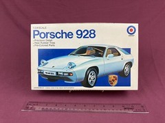 RARE Entex 1:24 1977 Porsche 928 #9576 NIB Sealed Parts Bags