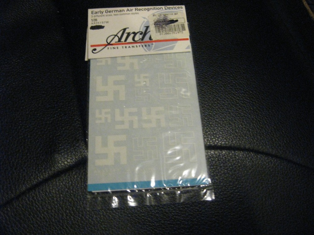 White Early German Air Recognition Devices, 3 sizes-1/35-Archer Fine Transfers