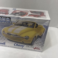 Revell Trucks Chevy SSR Kit # 85-7206 Factory Sealed Box Wear 1:25