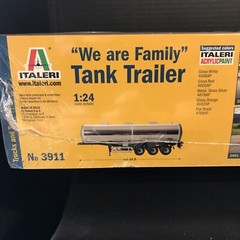 ITALERI 3911 “WE ARE FAMILY” SWISS MILK TANK TRAILER MODEL KIT-NIB-1:24 SCALE