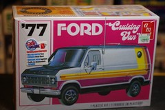 AMT Retro Deluxe 77 Ford Cruising Van!!! 1/25 FACTORY SEALED!!!
