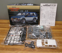 Aoshima NISSAN Terrano 4 Door V6 – 3000 R3 1:24 Scale Urban Custom Model Kit NOS