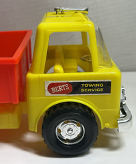 Vintage 1972 Lindberg Heavy Equipment Wrecker Tow Truck Kit w/ Original Box