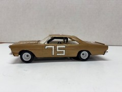 VINTAGE AMT 1/25 SCALE JUNKYARD 1966 FORD NASCAR JUNKYARD BUILT MODEL KIT