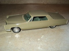 Johan 1/25 Friction Dealer Promo 1966 Cadillac Coupe Deville Tan/Green Complete