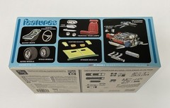 AMT 1/25 1969 Chevrolet Corvair 3n1