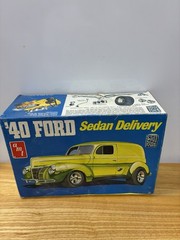 Vtg AMT 40 Ford Sedan Delivery Street Rods 1/25 T149 1974 Model Kit Pre-owned