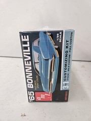 SKILL 2 MODEL KIT 1965 PONTIAC BONNEVILLE SPORT COUPE 3-IN-1 1/25 BY AMT AMT1260