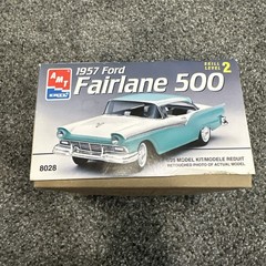 New Open Box AMT ERTL 1957 Ford Fairlane 500 1/25 Model Kit #8028