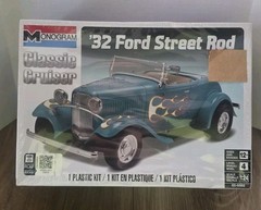 Monogram Classic Cruiser ’32 Ford Street Rod 1:24 Scale Model Car Kit Level 4