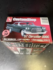 AMT 30247 57 CHRYSLER 300C 1/25 MODEL / METAL BODY CUSTOMSHOP