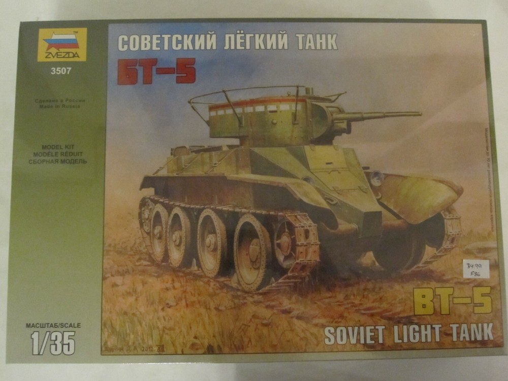 Zvezda – 1/35 BT-5 Soviet Light Tank Model Kit Unpainted Unassembled 89 Parts