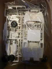 Vintage 1995 MONOGRAM Lamborghini Countach 1:24 Model Car Kit Intact Inside