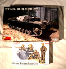 1/35 Miniart WWII German StuG III O Series 1939-1945 & 4 FREE German Crew
