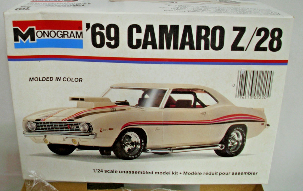 MONOGRAM 69 CAMARO Z/28 CAR MODEL KIT 1:24 BOXED 2220 UNTOUCHED