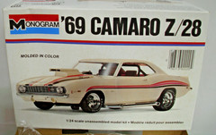 MONOGRAM 69 CAMARO Z/28 CAR MODEL KIT 1:24 BOXED 2220 UNTOUCHED
