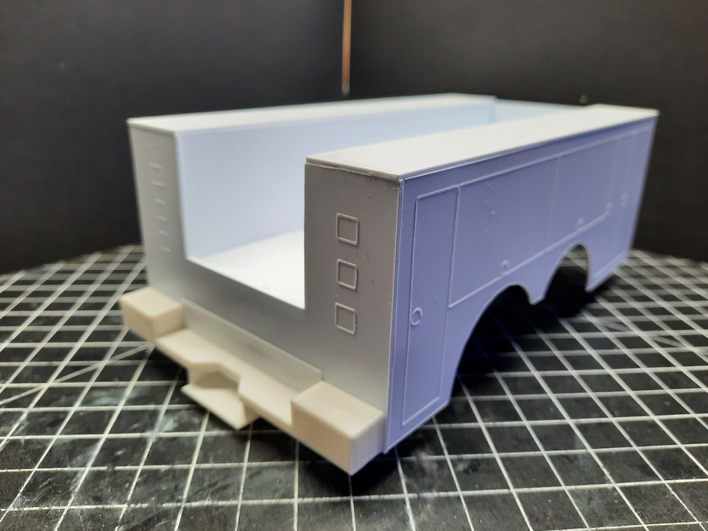 Model semi truck utility body 1:25 scale model kit Diorama