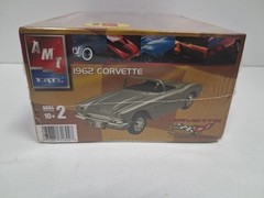 AMT ERTL 1:25 1962 Silver Chevrolet Corvette Model Kit #31824 – Sealed