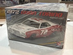 AMT 1972 FORD TORINO STOCK CAR FACTORY SEALED INSIDE KIT! CIRCA 2007! VMCP!