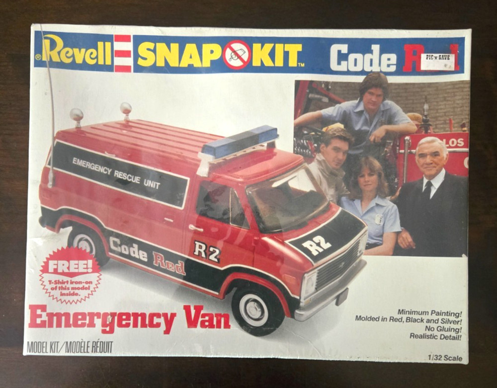 Revell Snap Kit Code Red Emergency Van 1:32 Scale Model Kit 6029