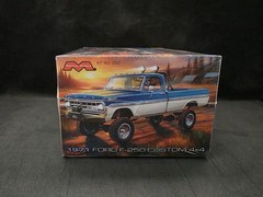 Moebius 1971 F-250 Custom 4×4 Pickup 1:25 Scale Plastic Model Kit 2567