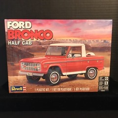 REVELL 14544 FORD BRONCO HALF CAB MODEL KIT-NIB-1:25 SCALE