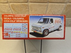 AMT ’77 Ford Coca-Cola Delivery Van W/Coke Accessories 1/25 !!Factory Sealed!!