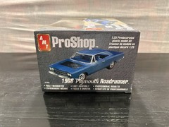 AMT Pro Shop 1968 Plymouth Road Runner Plastic Model Car Kit New In Box Vintage