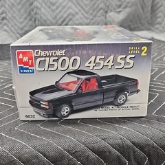AMT Ertl Chevrolet C1500 454SS Model Kit 1:25 6032 Plastic Unassembled 1991
