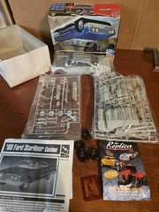 AMT Ertl ’60 Ford Starliner Custom Unassembled Model Kit White Plastic 10+ Years