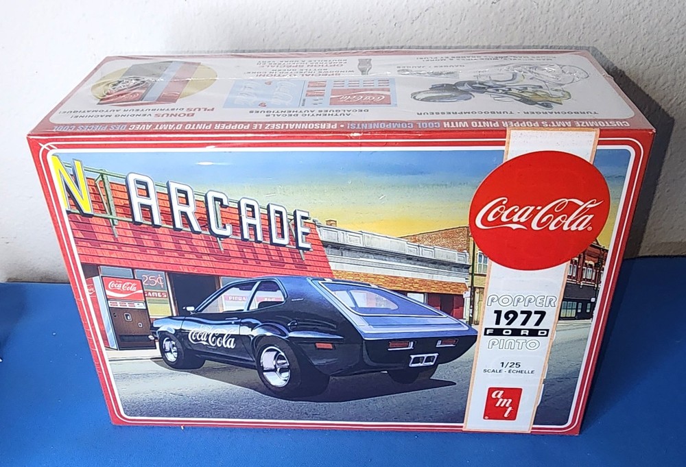 AMT Coca Cola 1977 Ford Pinto Pintera W/Vending machine 1/25 Sealed Model Kit