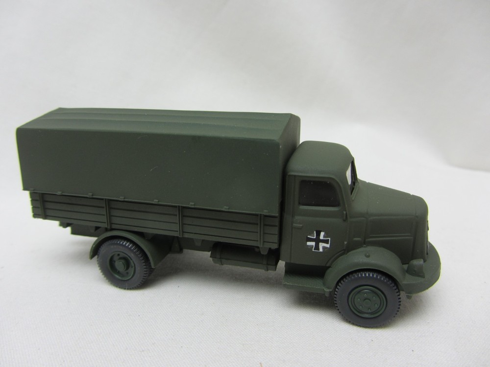 Wiking HO Scale #696 German Army Henschel HS 100 Cargo Truck w Decals