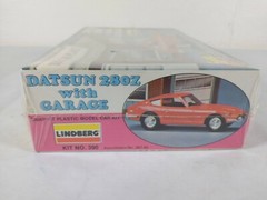 Datsun 280Z with Garage Lindberg SnapFit 1:32 Model Kit # 390