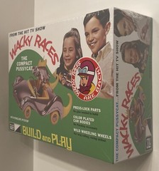 Wacky Races – Compact Pussycat (SNAP) 1/25 Scale Model Kit