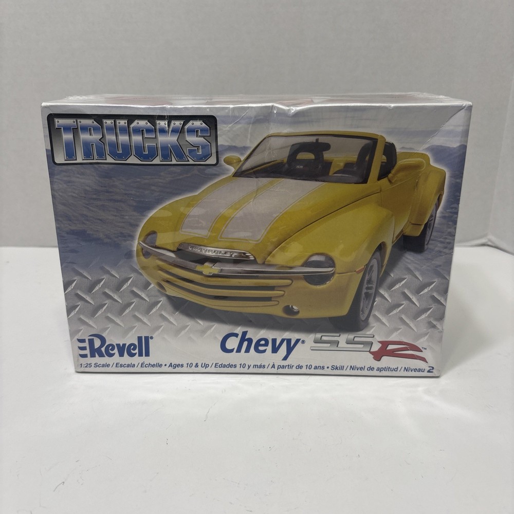Revell Trucks Chevy SSR Kit # 85-7206 Factory Sealed Box Wear 1:25