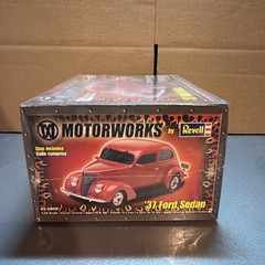 Motorworks By Revell ’37 Ford Sedan Kit #85-0809 1:24 Factory Sealed
