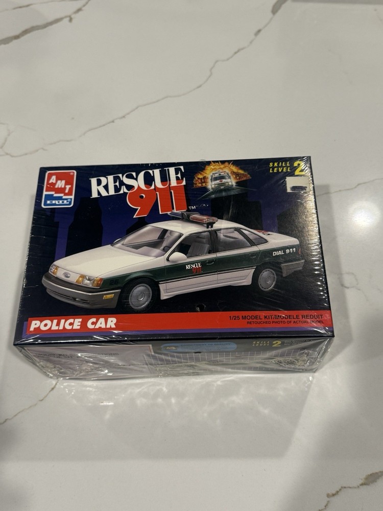 New RESCUE 911 FORD TAURUS TV SHOW Police Car 1/25 scale AMT ERTL model 1993