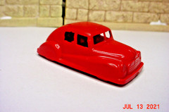 Vintage Hard Plastic 1950’s Sedan Red 2-1/4″ j977