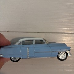ERTL #2541 1952 BABY BLUE & WHITE CADILLAC COUPE DeVILLE HARDTOP DIECAST 1:43