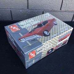 AMT 38145 1969 FORD TORINO COBRA W/NASCAR PARTS 1/25 Model Car Mountain Sealed