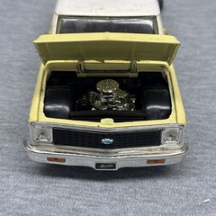 Jada 1972 Chevrolet Cheyenne Pickup 1/24 Scale Diecast Truck (As-Is)