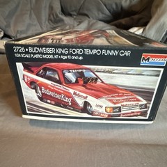 Monogram Budweiser King Ford Tempo Funny Car 1:24 Kenny Bernstein Kit 2726