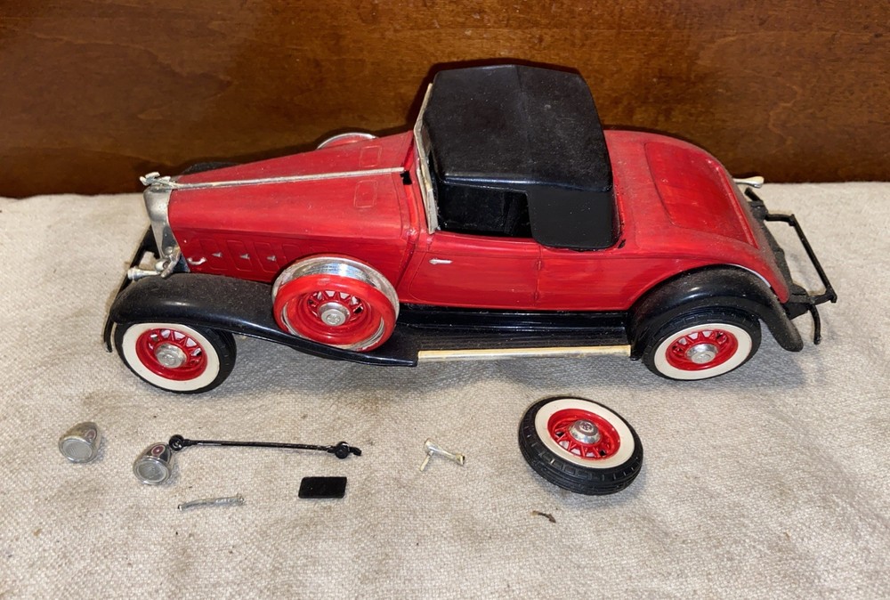 Vintage 1930’s Roadster Ready Built 1:25 Scale Plastic Car Model-Junkyard, Parts